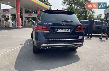 Внедорожник / Кроссовер Mercedes-Benz GLE-Class 2016 в 