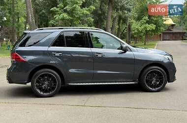 Позашляховик / Кросовер Mercedes-Benz GLE-Class 2016 в 