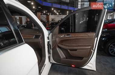 Позашляховик / Кросовер Mercedes-Benz GLE-Class 2016 в 