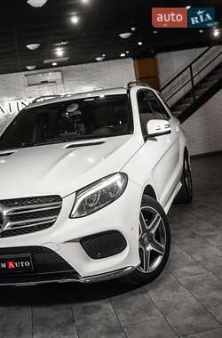 Позашляховик / Кросовер Mercedes-Benz GLE-Class 2016 в 