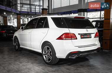 Позашляховик / Кросовер Mercedes-Benz GLE-Class 2016 в 