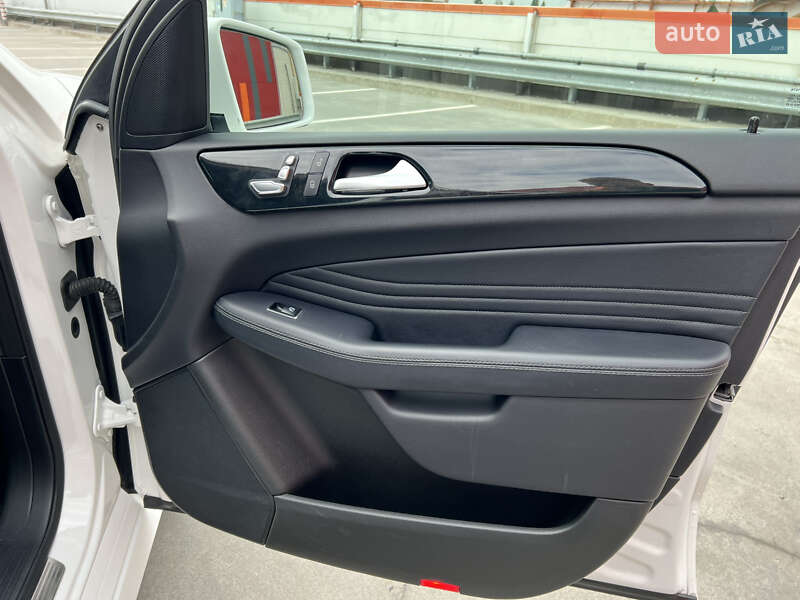 Позашляховик / Кросовер Mercedes-Benz GLE-Class 2016 в Києві фото 40 Позашляховик / Кросовер Mercedes-Benz GLE-Class 2016 в Києві