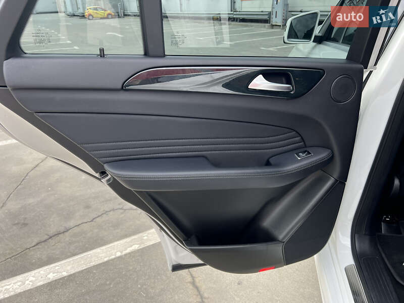 Позашляховик / Кросовер Mercedes-Benz GLE-Class 2016 в Києві фото 46 Позашляховик / Кросовер Mercedes-Benz GLE-Class 2016 в Києві