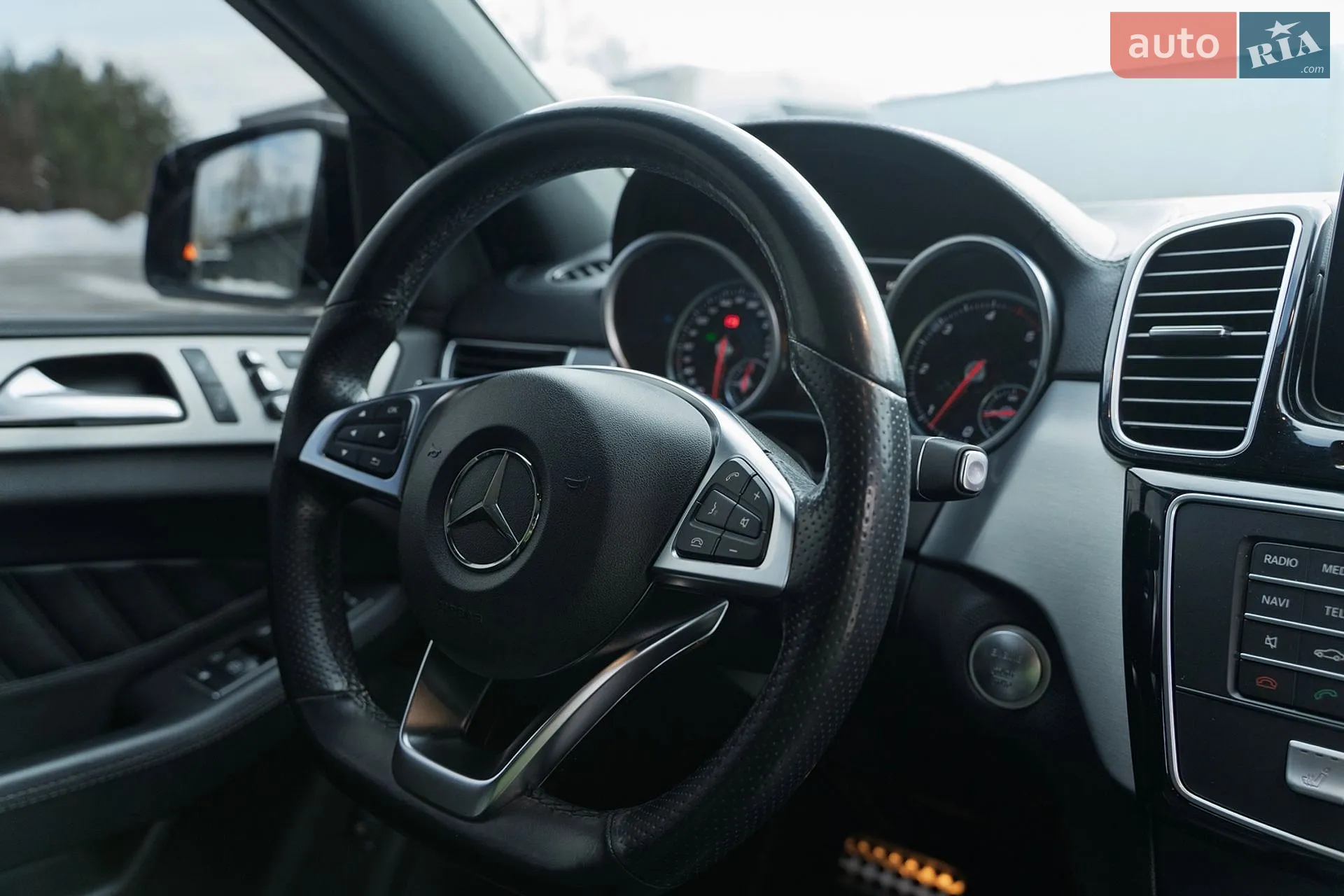 2016 Mercedes-Benz GLE - мініатюра 46