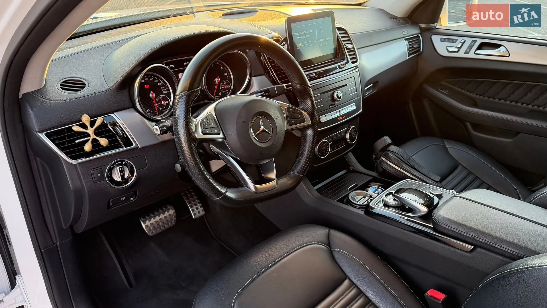 2017 Mercedes-Benz GLE - мініатюра 24