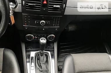 Позашляховик / Кросовер Mercedes-Benz GLK-Class 2009 в 