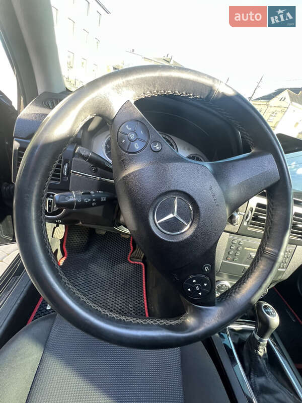 Внедорожник / Кроссовер Mercedes-Benz GLK-Class 2010 в Коломые фото 24 Внедорожник / Кроссовер Mercedes-Benz GLK-Class 2010 в Коломые