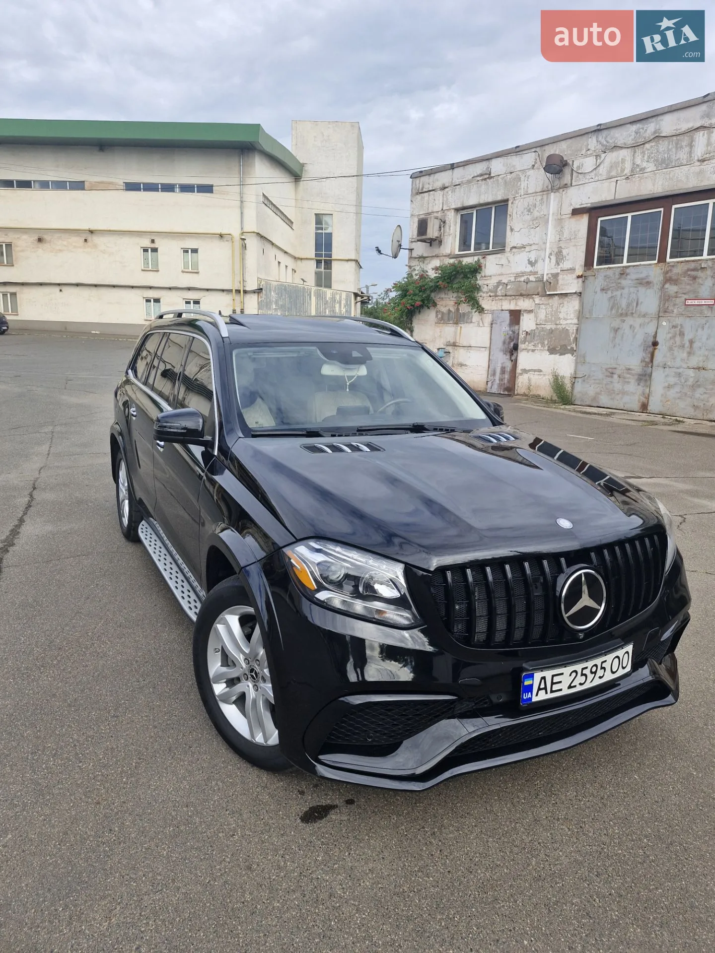 Mercedes-Benz GLS Class 2017 VIN 4JGDF6EE6HA925648 фото оголошення 4 з 9
