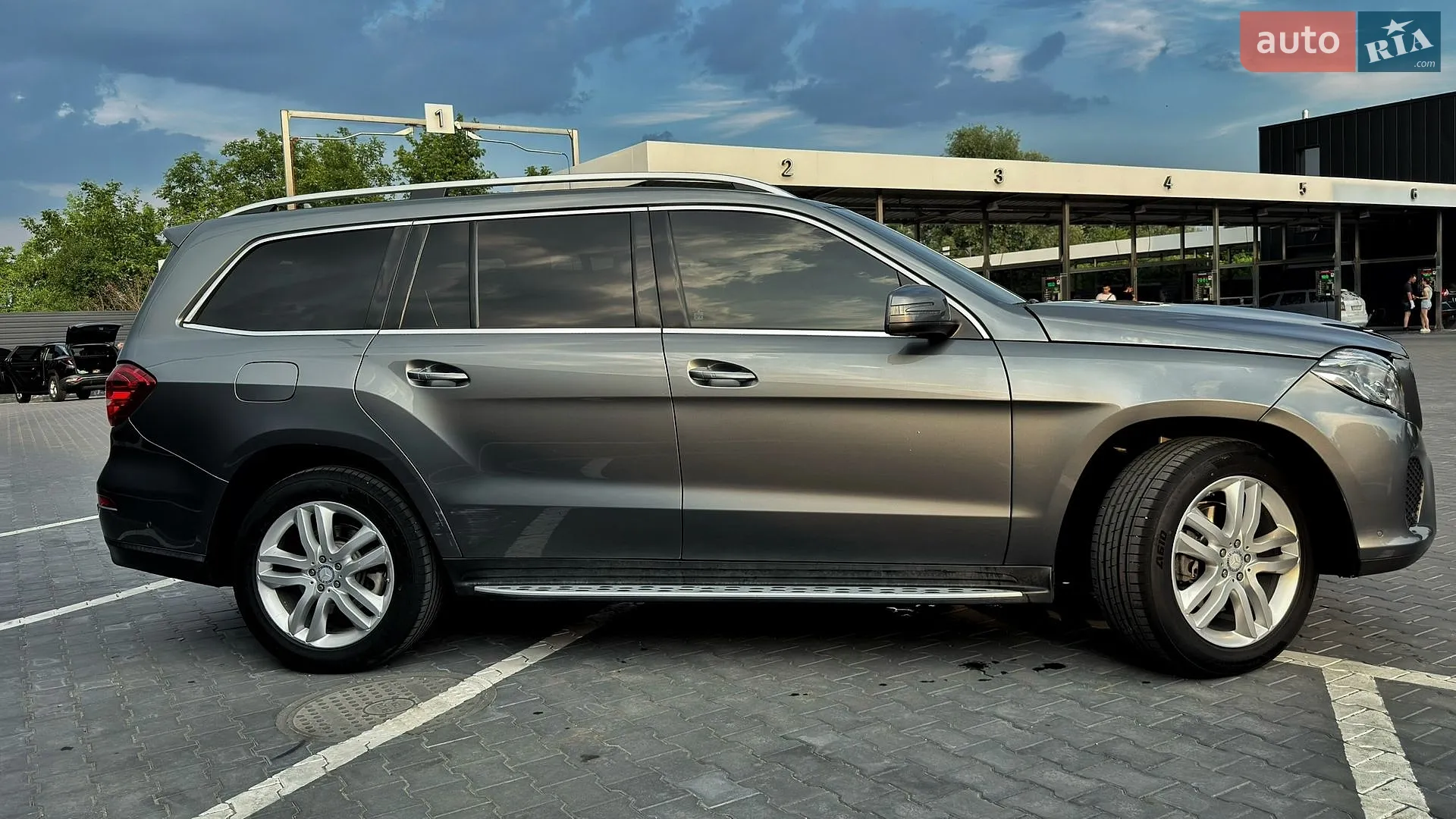 Mercedes-Benz GLS-Class 2016 VIN 4JGDF6EE4HA879754 фото оголошення 4 з 25