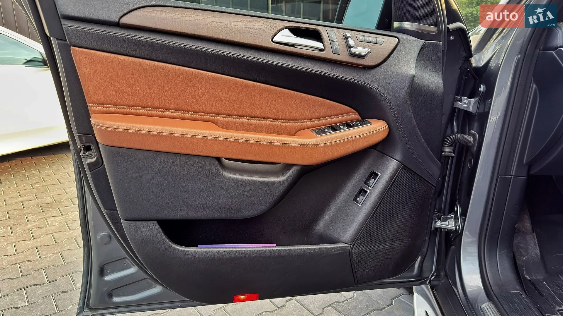 Mercedes-Benz GLS-Class 2016 VIN 4JGDF6EE4HA879754 фото оголошення 12 з 25