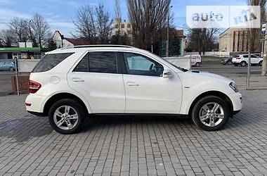 Внедорожник / Кроссовер Mercedes-Benz M-Class 2010 в Виннице