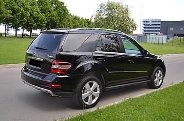 Позашляховик / Кросовер Mercedes-Benz M-Class 2009 в 