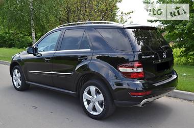 Позашляховик / Кросовер Mercedes-Benz M-Class 2009 в 