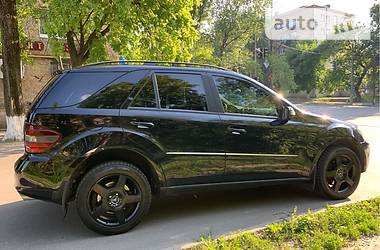 Позашляховик / Кросовер Mercedes-Benz M-Class 2006 в 