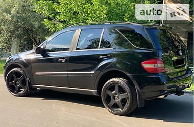 Позашляховик / Кросовер Mercedes-Benz M-Class 2006 в 