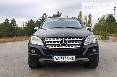 Внедорожник / Кроссовер Mercedes-Benz M-Class 2010 в Киеве