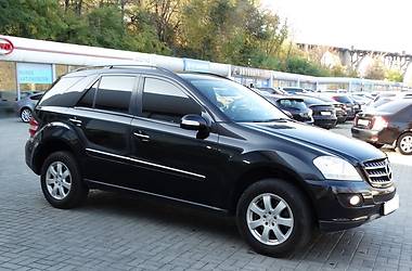 Позашляховик / Кросовер Mercedes-Benz M-Class 2006 в 