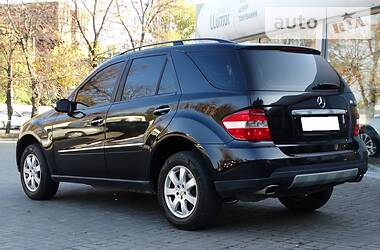 Позашляховик / Кросовер Mercedes-Benz M-Class 2006 в 