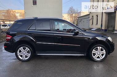 Внедорожник / Кроссовер Mercedes-Benz M-Class 2009 в Черновцах