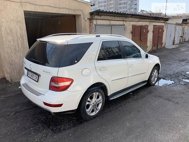 Позашляховик / Кросовер Mercedes-Benz M-Class 2011 в Харкові