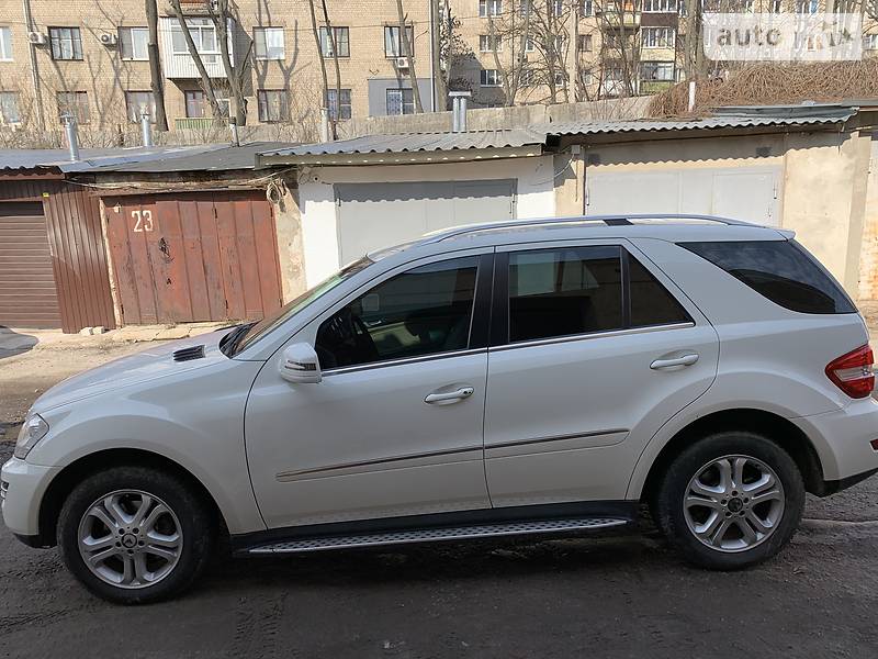 Позашляховик / Кросовер Mercedes-Benz M-Class 2011 в Харкові
