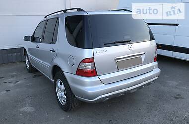 Позашляховик / Кросовер Mercedes-Benz M-Class 2002 в 