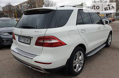 Позашляховик / Кросовер Mercedes-Benz M-Class 2014 в 