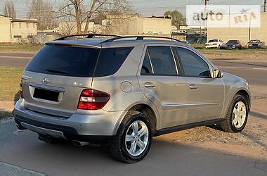 Позашляховик / Кросовер Mercedes-Benz M-Class 2008 в 