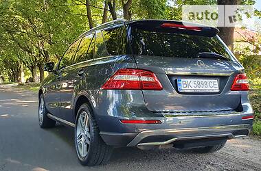 Позашляховик / Кросовер Mercedes-Benz M-Class 2013 в 
