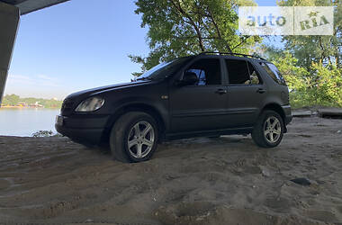 Внедорожник / Кроссовер Mercedes-Benz M-Class 1998 в Киеве