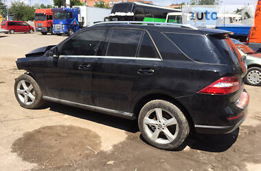 Позашляховик / Кросовер Mercedes-Benz M-Class 2014 в 