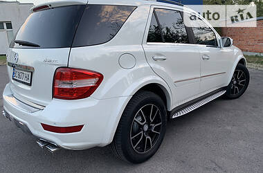 Внедорожник / Кроссовер Mercedes-Benz M-Class 2010 в 
