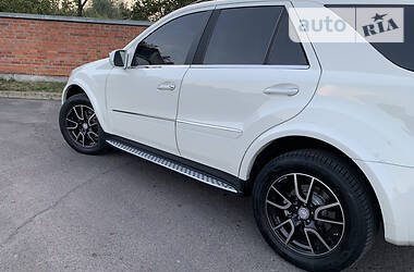 Внедорожник / Кроссовер Mercedes-Benz M-Class 2010 в 
