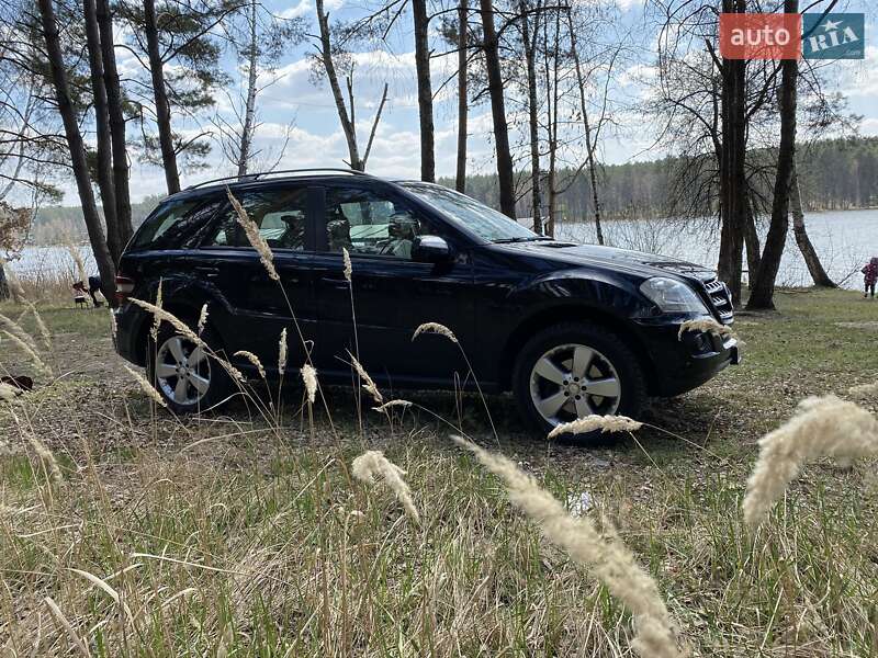Внедорожник / Кроссовер Mercedes-Benz M-Class 2010 в 
