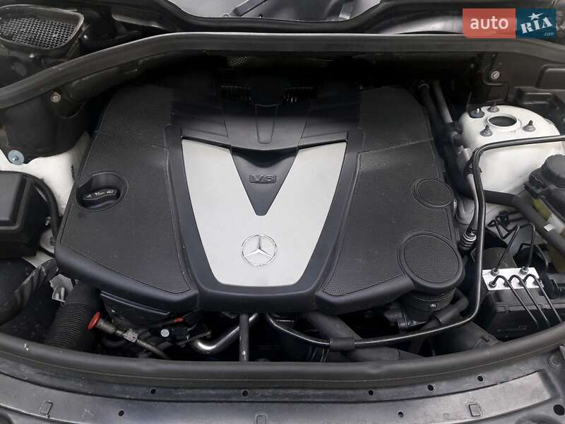 Внедорожник / Кроссовер Mercedes-Benz M-Class 2010 в Киеве