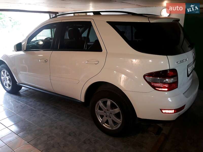 Внедорожник / Кроссовер Mercedes-Benz M-Class 2010 в Киеве