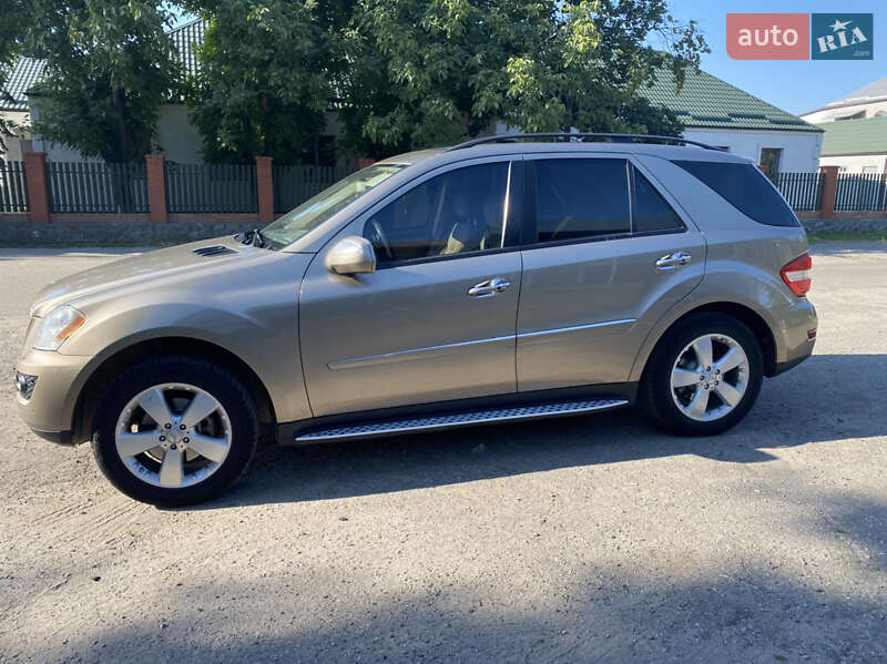 Внедорожник / Кроссовер Mercedes-Benz M-Class 2009 в Новом Буге