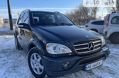 Внедорожник / Кроссовер Mercedes-Benz M-Class 2002 в 