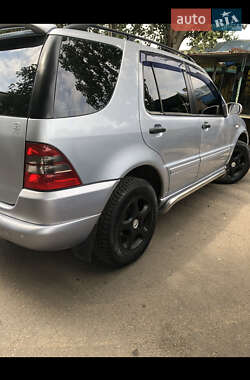 Внедорожник / Кроссовер Mercedes-Benz M-Class 1998 в 