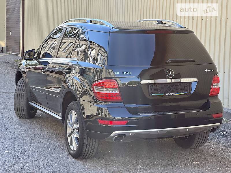 Внедорожник / Кроссовер Mercedes-Benz M-Class 2011 в Киеве
