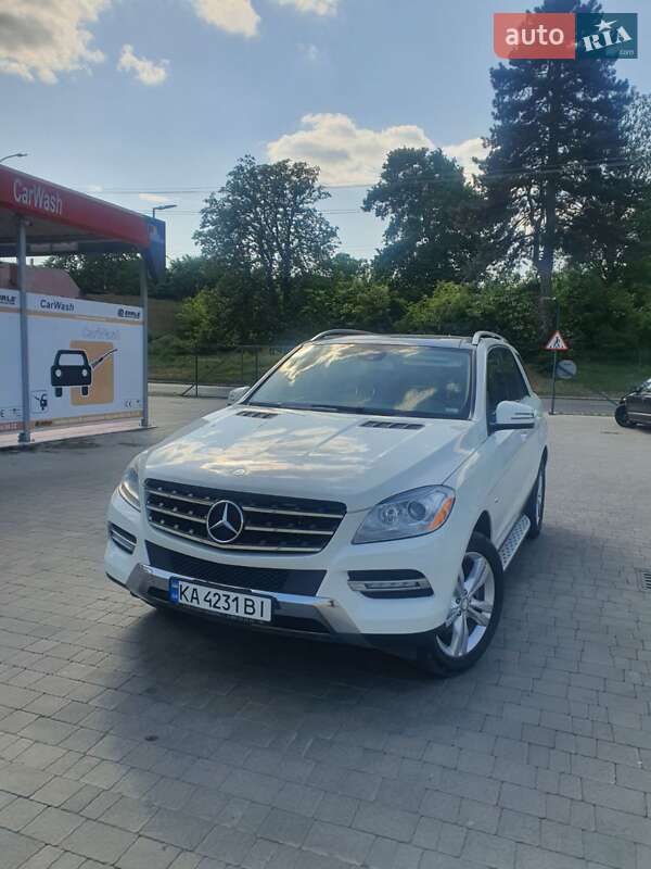 Внедорожник / Кроссовер Mercedes-Benz M-Class 2011 в Киеве