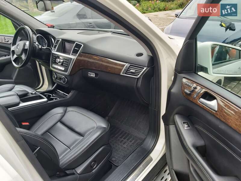 Внедорожник / Кроссовер Mercedes-Benz M-Class 2012 в Черновцах
