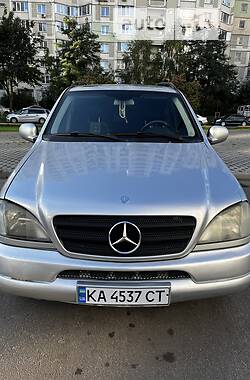 Позашляховик / Кросовер Mercedes-Benz M-Class 2000 в Києві