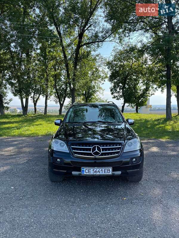 Mercedes-Benz M-Class 2005