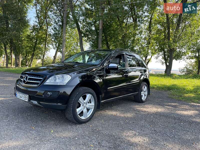 Внедорожник / Кроссовер Mercedes-Benz M-Class 2005 в Заставной