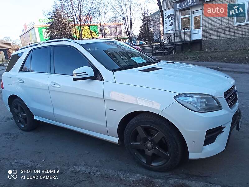 Позашляховик / Кросовер Mercedes-Benz M-Class 2011 в Новомосковську