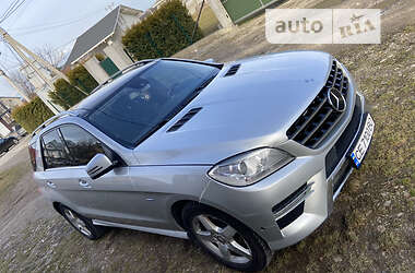 Внедорожник / Кроссовер Mercedes-Benz M-Class 2011 в Черновцах