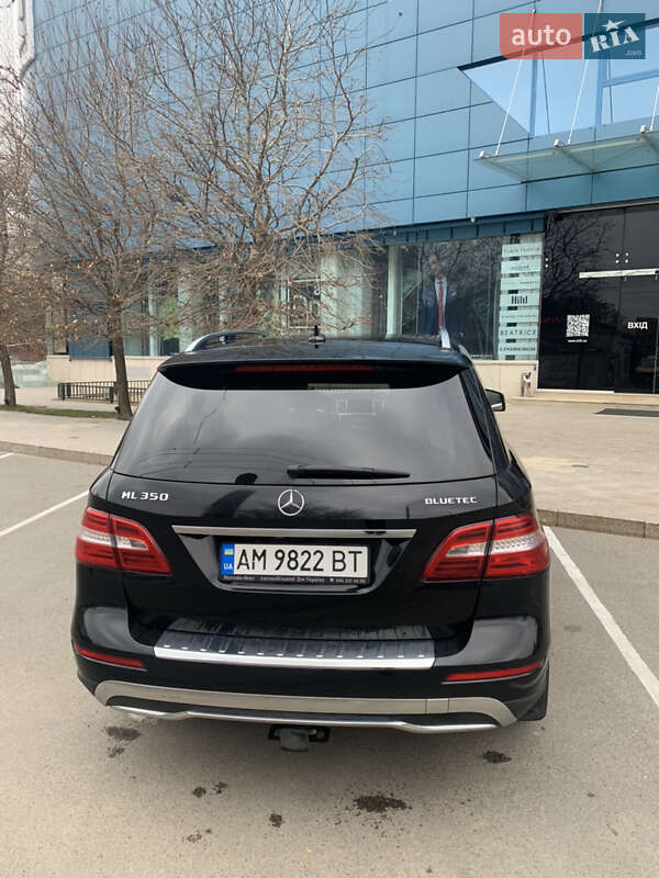 Внедорожник / Кроссовер Mercedes-Benz M-Class 2012 в Киеве