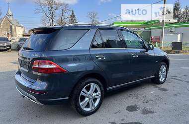 Внедорожник / Кроссовер Mercedes-Benz M-Class 2012 в 