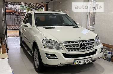 Внедорожник / Кроссовер Mercedes-Benz M-Class 2010 в Киеве